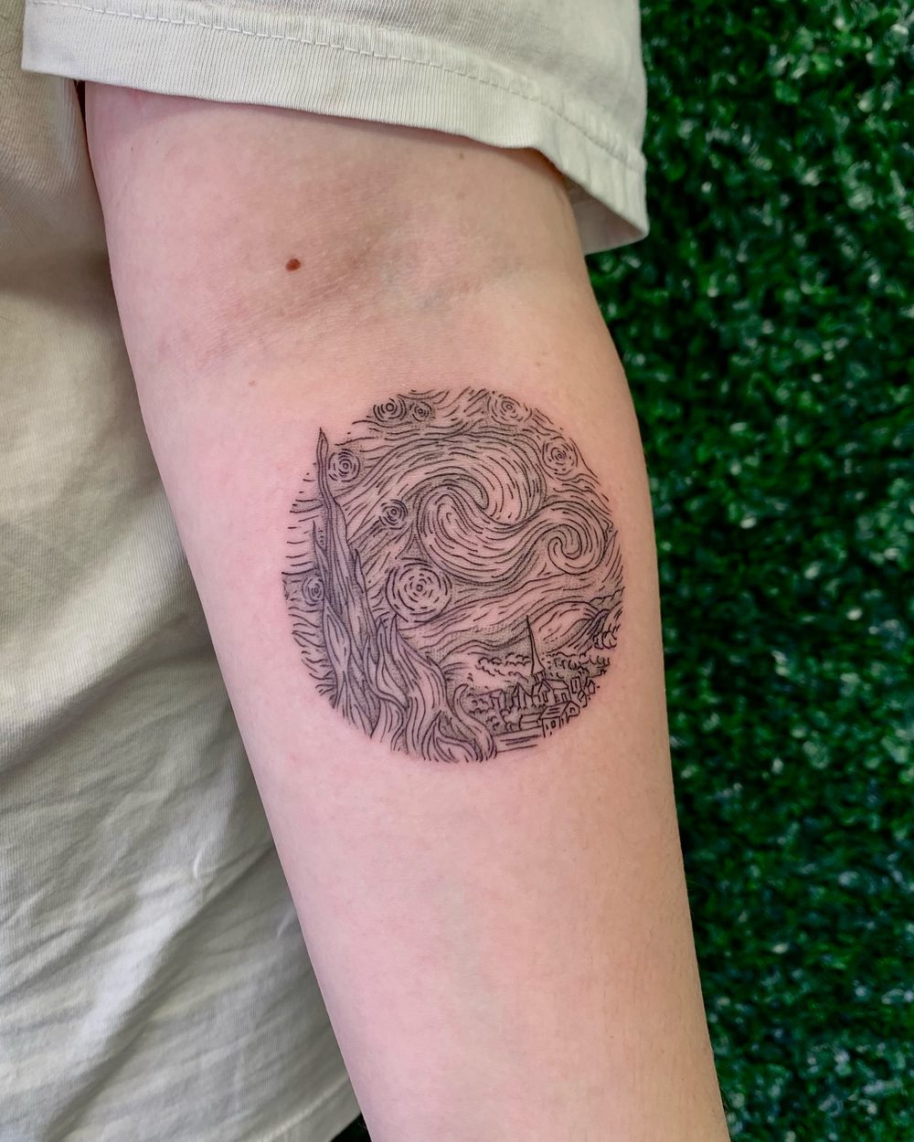 Fine line Starry Night in a circle